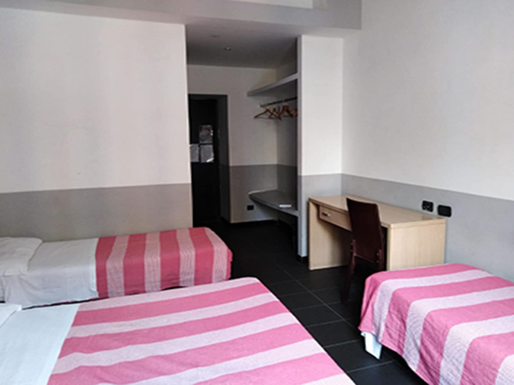 M&J Place Hostel Rom Exteriör bild