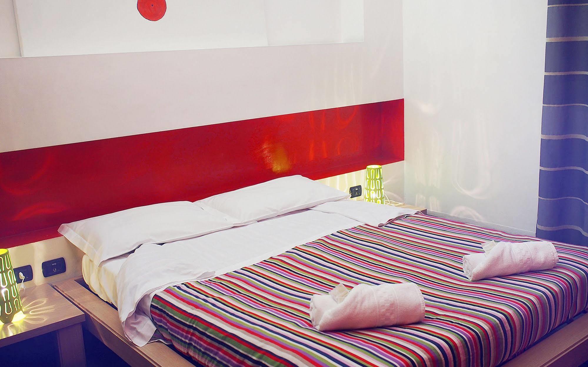 M&J Place Hostel Rom Exteriör bild